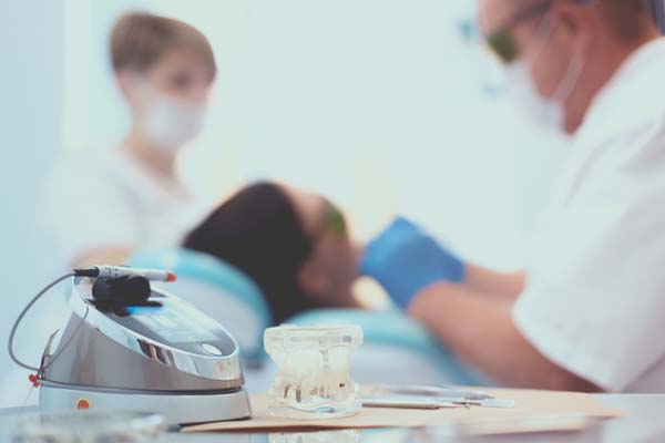 Signs You May Need An Emergency Dentist Visit